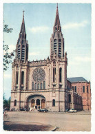 CPSM Dentelée 10.5 X 15 Nord ARMENTIERES Eglise Notre-Dame  Sortie D'un Mariage Voiture Automobile - Armentieres