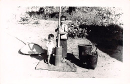 Vietnam - DALAT - Jeune Moï Triant Le Paddy - CARTE PHOTO  - Viêt-Nam