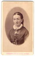 Fotografie F. Brandseph, Stuttgart, Marienstrasse 36, Bürgerliche Dame Mit Geflochtenen Haaren  - Anonymous Persons