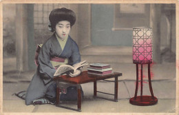 Japan - Geisha In Blue Kimono Reading A Book - Altri & Non Classificati