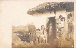 Romania - Familie De ţigani - CARTE POȘTALĂ FOTO - Romania