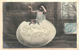CPA Carte Postale France Fantaisie Une Fillette Dans Un œuf  1905 VM81525 - Taferelen En Landschappen