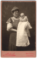 Fotografie Newland, Kobenhavn, Kobmagergade 4, Mutter Mit Ihrem Kind Barnet Grethe Sanding Auf Dem Arm, 1909 Muttergl  - Anonymous Persons