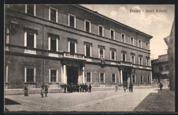 Cartolina Pesaro, Liceo Rossini Mit Strasse Und Schülergruppe  - Pesaro