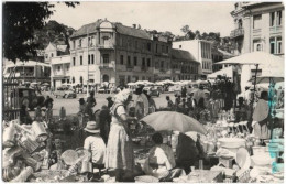 Pf. TANANARIVE. Avenue De L'Indépendance, Jour De Marché - Madagaskar