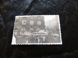 P-1078 , Photo,  Nancy, Jour De Carnaval, Défile, Devant Le Café Du Commerce, 1962 - Lieux