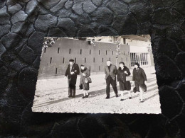 P-1082 , Photo,  Nancy,  Quartier Du Haut Du Lièvre, Devant Les Bâtiments, 1961 - Lieux