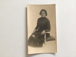 Carte Postale Ancienne (1922)  Photographie Portrait De Femme Eugénie Fille De Madame Racquet - Frauen