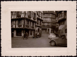 Photographie Ancienne Rue Des Marchands Auberge Du Fer Rouge. Colmar Le 7 Sept 1963, 2CV, 8,5 X 6,2 Cm - Orte