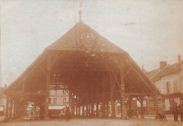 P-24-Bi.-3159 : PHOTO D'AMATEUR. FORMAT ENVIRON 7 CM X 10 CM. MILLY-LA-FORET LA HALLE EN BOIS - Milly La Foret