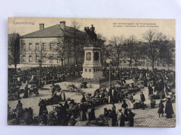 LUXEMBOURG : Der Wilhelmsplatz Am Wochenmarkt - Place GuillaumeII Avec Monument  - P.C.Schoren - Marktplaatsen