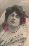 FANTAISIES - Femme - Fleurs Dans Les Cheveux - Carte Postale Ancienne - Frauen