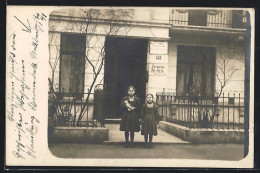 Foto-AK Hamburg-Barmbek, Hauseingang Stellbergstrasse 41, Mit Zwei Kleinen Mädchen  - Noord