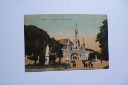 LOURDES  -  65  - La Basilique Et La Vierge Couronnée  -  Hautes Pyrénées - Lourdes