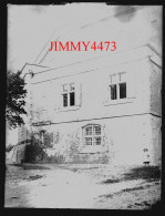 CONDILLAC En 1905 - Une Grande Maison, à Identifier - Plaque De Verre ( Arr. De Nyons 26 Drôme ) Taille 88 X 118 Mlls - Plaques De Verre
