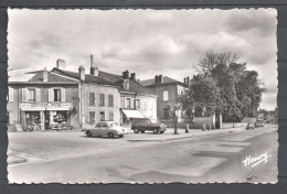 Baccarat - Meurthe Et Moselle - Rue Division Leclerc - Droguerie Bazar - Parc Auto - Voitures Anciennes - Baccarat