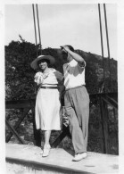 Photographie Photo Vintage Snapshot Couple Soleil  - Personnes Anonymes