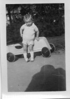 Photographie Photo Vintage Snapshot Voiture à Pédales Voiturette Jouet Toulouse - Personnes Anonymes