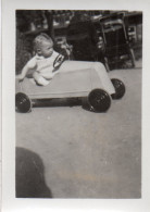 Photographie Photo Vintage Snapshot Voiture à Pédales Voiturette Jouet Toulouse - Anonyme Personen