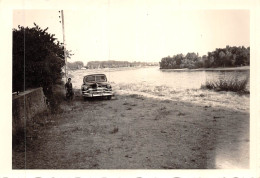 P-24-Bi.-3174 : PHOTO D'AMATEUR. FORMAT ENVIRON : 9 CM X 13 CM. TAIN-L'HERMITAGE. AUTOMOBILE. 1962 - Sonstige & Ohne Zuordnung