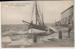 Cpa  Le Croisic Les Quais Un Jour De Tempête - Le Croisic