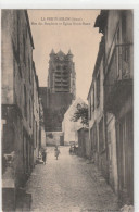 LA FERTE-MILON .  RUE DES BOUCHERS ET EGLISE NOTRE-DAME  .  CARTE NON ECRITE - Other & Unclassified