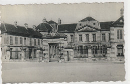 SOISSON .. L'HOTEL DE VILLE .  CARTE ECRITE AU VERSO - Soissons