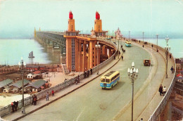 CHINE- El Puente De Nankin Sobre El Rio Yangtse - Animé - Vue Sur Le Pont - Carte Postale - Chine