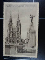 Ostende Eglise SS. Pierre Et Paul Et Monument Aux Morts - Oostende