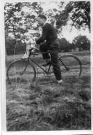 Photographie Photo Vintage Snapshot Vélo Bicyclette Bicycle Montferrand Bébé - Other & Unclassified