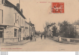 V9-89) MIGENNES - AVENUE DE LA GARE  - ( ANIMATION - HABITANTS - COIFFEUR  ) - Migennes