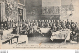 V15-  WW1 GUERRE 1914 -18 - DOUAI OCCUPATION UN BANQUET D'OFFICIERS ALLEMANDS HOTEL DE VILLE  - 2 SCANS - Guerre 1914-18