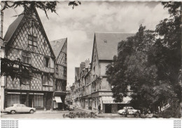 V19-18) BOURGES - MAISONS ANCIENNES PLACE GORDAINE -  ( OBLITERATION DE 1963 - 2 SCANS ) - Bourges