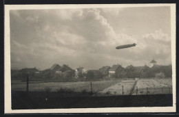 AK Weisel, Zeppelin über Dem Ort  - Dirigeables