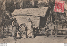 V28- SRI LANKA CEYLON  - NATVE BULLOCK CART - INDIGENES - PAYSANS  AVEC CHARETTE DE BOEUFS - ( 2 SCANS ) - Sri Lanka (Ceylon)