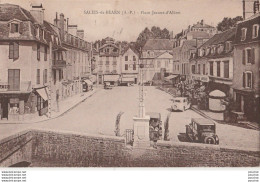 V32-64) SALIES DE BEARN - PLACE JEANNE D ' ALBRET - ( COMMERCES -  AUTOMOBILES - 2 SCANS ) - Salies De Bearn