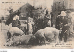 V32-22) SAINT BRIEUC - UN COIN DU MARCHE AUX COCHONS - ( OBLITERATION DE 1904 - 2 SCANS ) - Saint-Brieuc