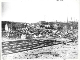 Grande Photo SNCF Epone Mézières Le B.V. Détruit (1944) Après Seconde Guerre Mondiale WW2 24x18 Cm - Treni