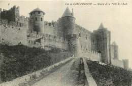 11 - CITE DE  CARCASSONNE - MONTEE DE LA PORTE DE L'AUDE - Carcassonne