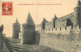 11 - CITE DE  CARCASSONNE - LES FOSSES ET LES DEUX REMPARTS - Carcassonne