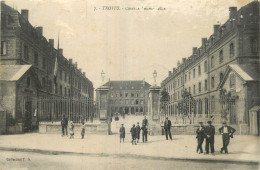 10 - TROYES - CASERNE - Troyes