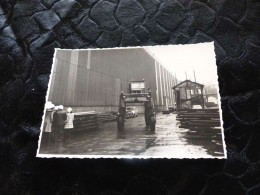 P-1118 , Photo, Pont à Mousson,  Usine St Gobain, Un Chariot élévateur Et Une Renault 4L, 1974 - Automobiles