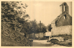 13 -  LES BAUX -  PLACE DE L'EGLISE - Les-Baux-de-Provence