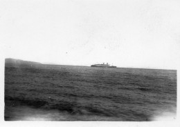 Photographie Anonyme Vintage Snapshot Horizon Mer Paquebot - Bateaux