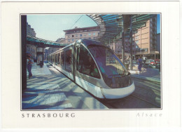 Strasbourg - Le TRAM, 2x MOTO / MOTORCYCLES - (TRAM/STRAßENBAHN/TRAMWAY ) - (Alsace, France) - Voitures De Tourisme