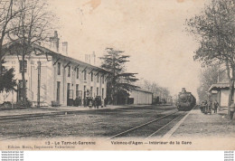 W10-82) VALENCE  D ' AGEN (TARN ET GARONNE)  INTERIEUR DE LA GARE - ( ANIMATION - TRAIN - VOYAGEURS - 2 SCANS ) - Valence