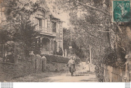 W17-44) LA BAULE - L ' ALLEE DES SORBIERS - ( ANIMEE  - PROMENEURS ) - La Baule-Escoublac