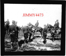 Champagné (Sarthe) Militaires, La Critique à AUVOURS En 1900 - Plaque De Verre - Taille 85 X 100 Mlls - Glass Slides