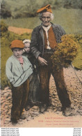 LES PYRENEES - GRAND PERE ET PETITS ENFANTS - VRAIS TYPES MONTAGNARDS - EDITEUR LABOUCHE TOULOUSE - COULEURS -2 SCANS  - Midi-Pyrénées