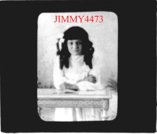 Portrait D'une Jolie Jeune Fille, à Identifier - Plaque De Verre - Taille 85 X 100 Mlls - Glass Slides